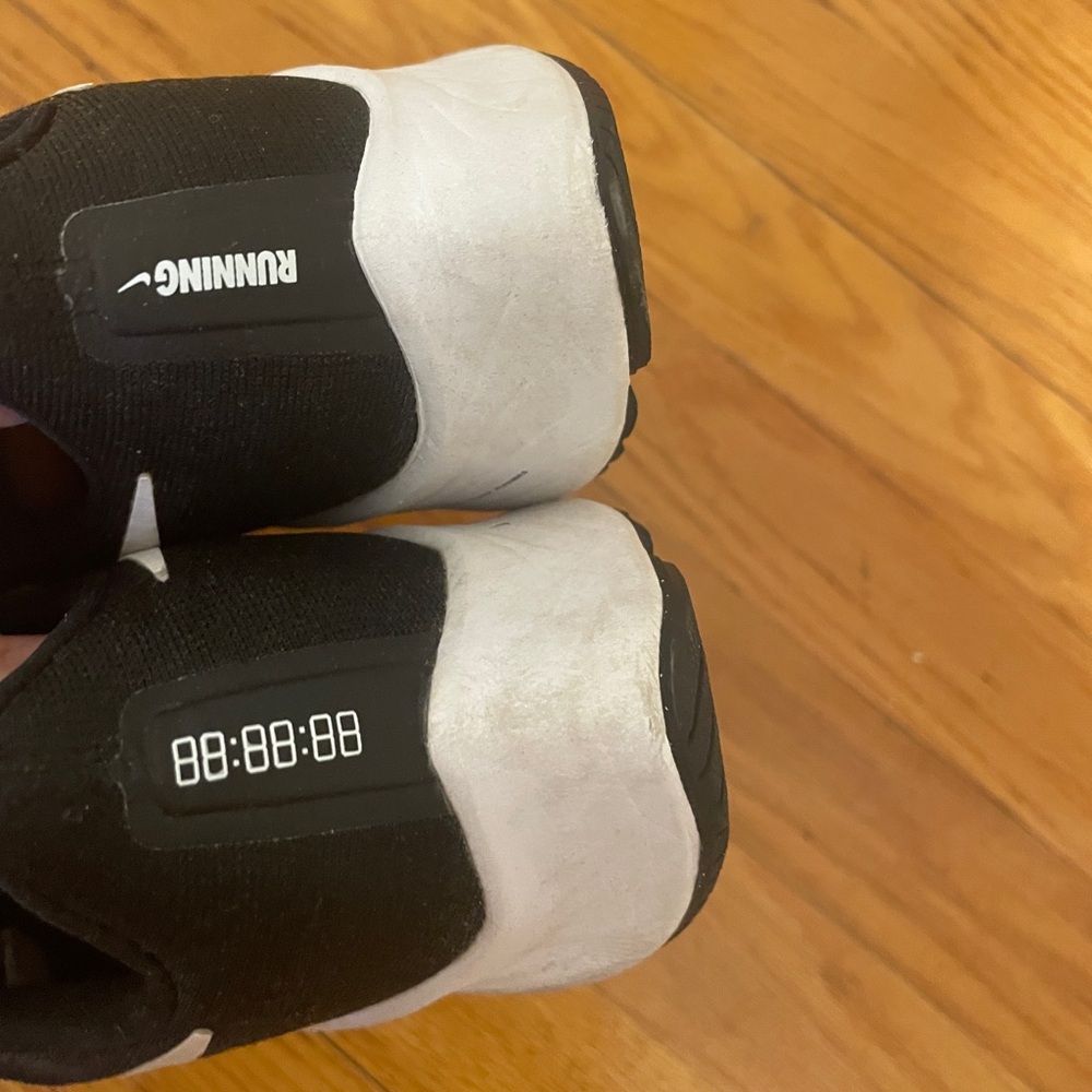 Nike Zoom Pegasus 37 Women’s 7.5 Black/White Sneakers - Picture 4 of 7